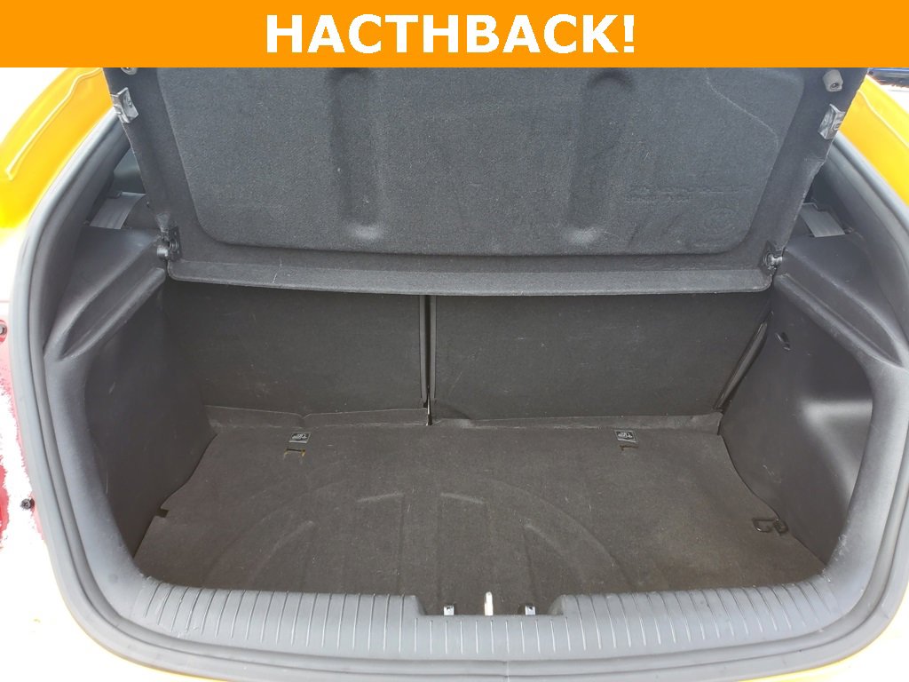 Used 2017 Hyundai Veloster Value Edition image 6