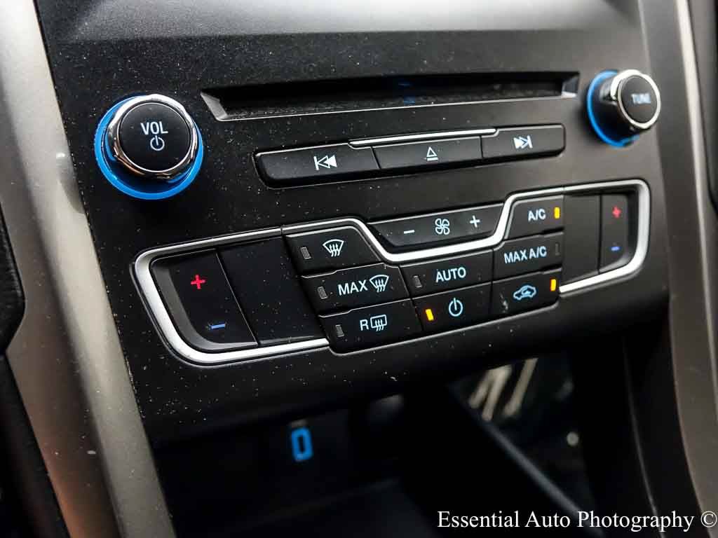 Certified 2018 Ford Fusion SE w/ Fusion SE Technology Package FWD image 20