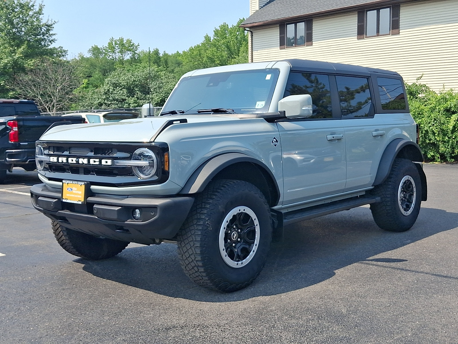 Certified 2024 Ford Bronco Outer Banks w/ Sasquatch Package AWD/4WD image 3