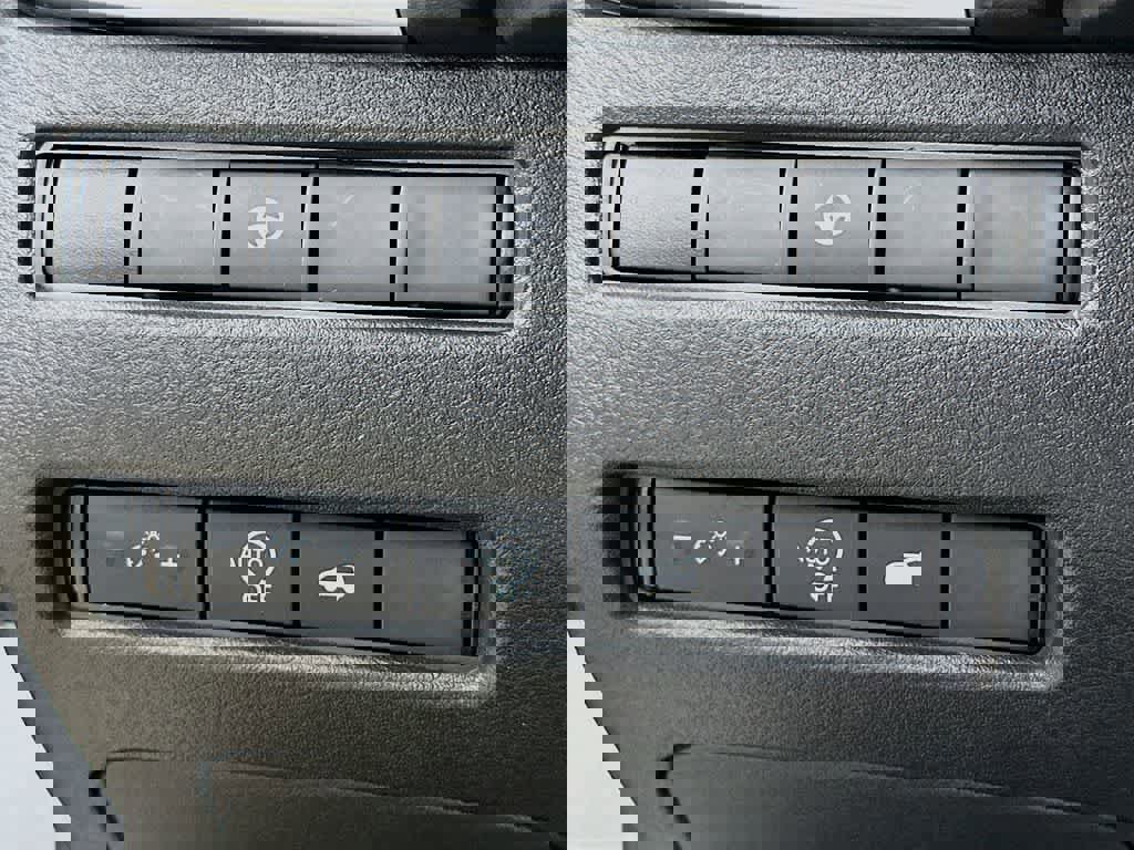 Used 2024 Nissan Rogue SV image 27