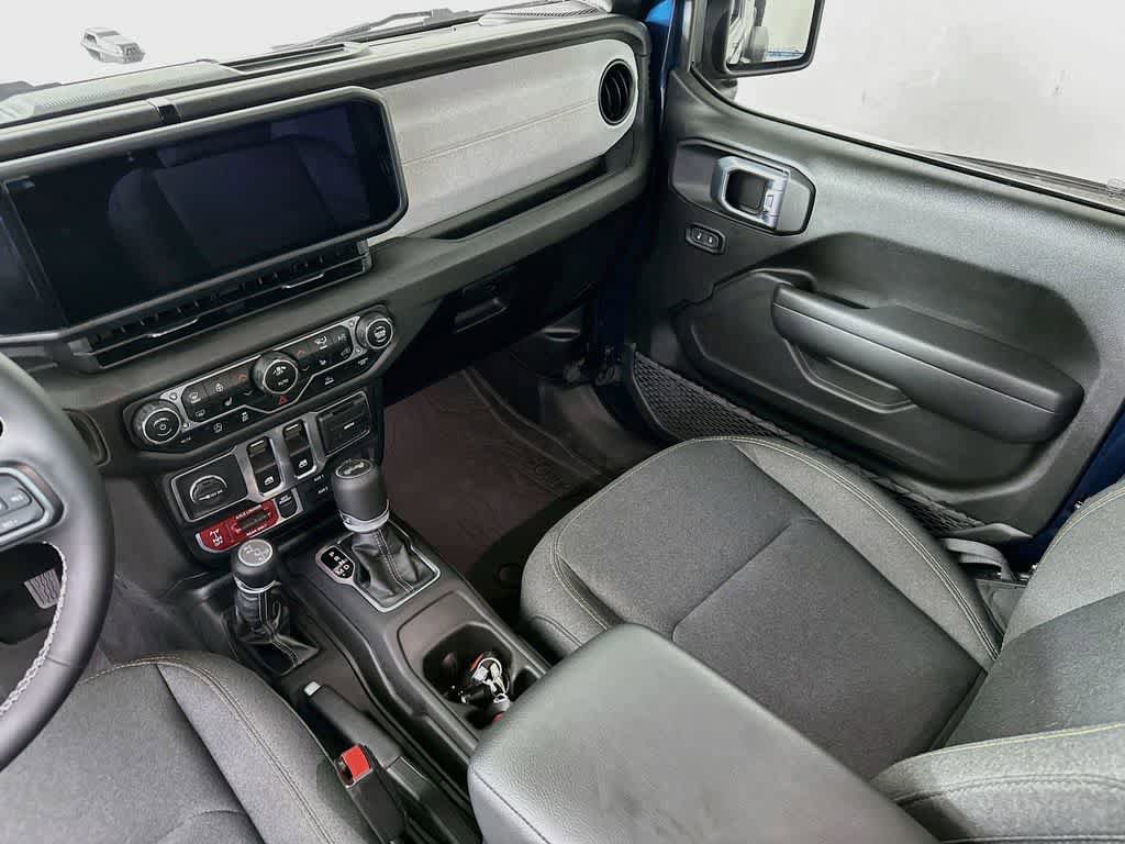 Used 2025 Jeep Wrangler Sport AWD/4WD image 11