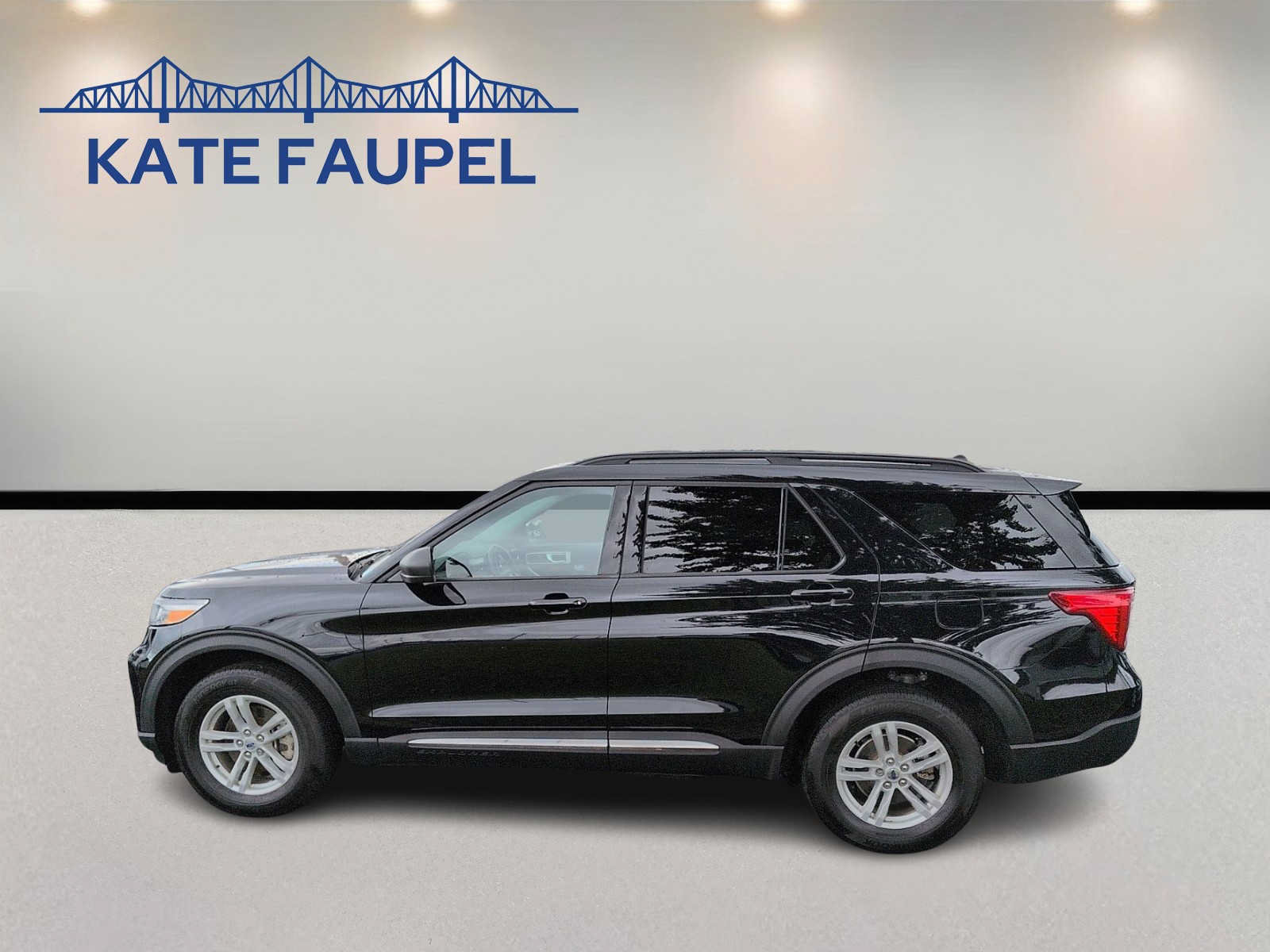 Certified 2024 Ford Explorer XLT w/ Equipment Group 202A AWD/4WD image 4