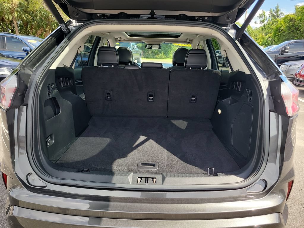 Certified 2019 Ford Edge Titanium w/ Equipment Group 301A FWD image 8