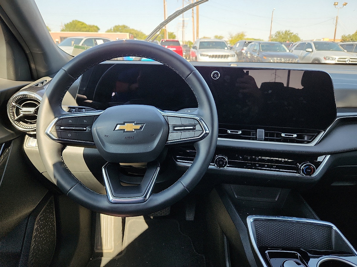 Used 2026 Chevrolet Equinox LT AWD/4WD image 8