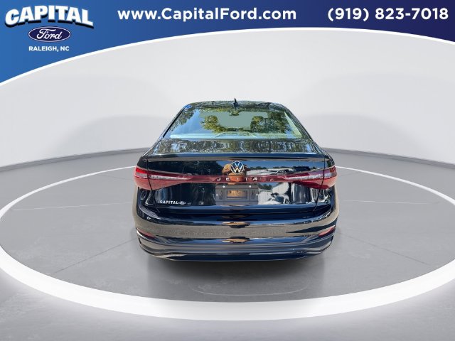 Used 2025 Volkswagen Jetta SE FWD image 7