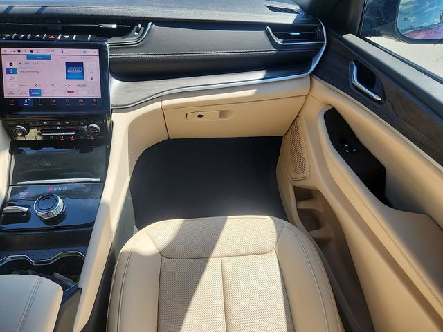 Used 2025 Jeep Grand Cherokee Limited w/ Luxury Tech Group II AWD/4WD image 10