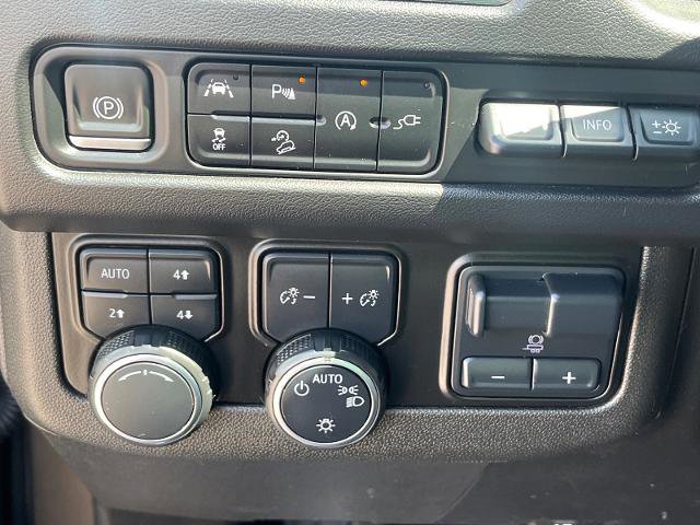 Used 2021 Chevrolet Suburban High Country w/ Premium Package image 15