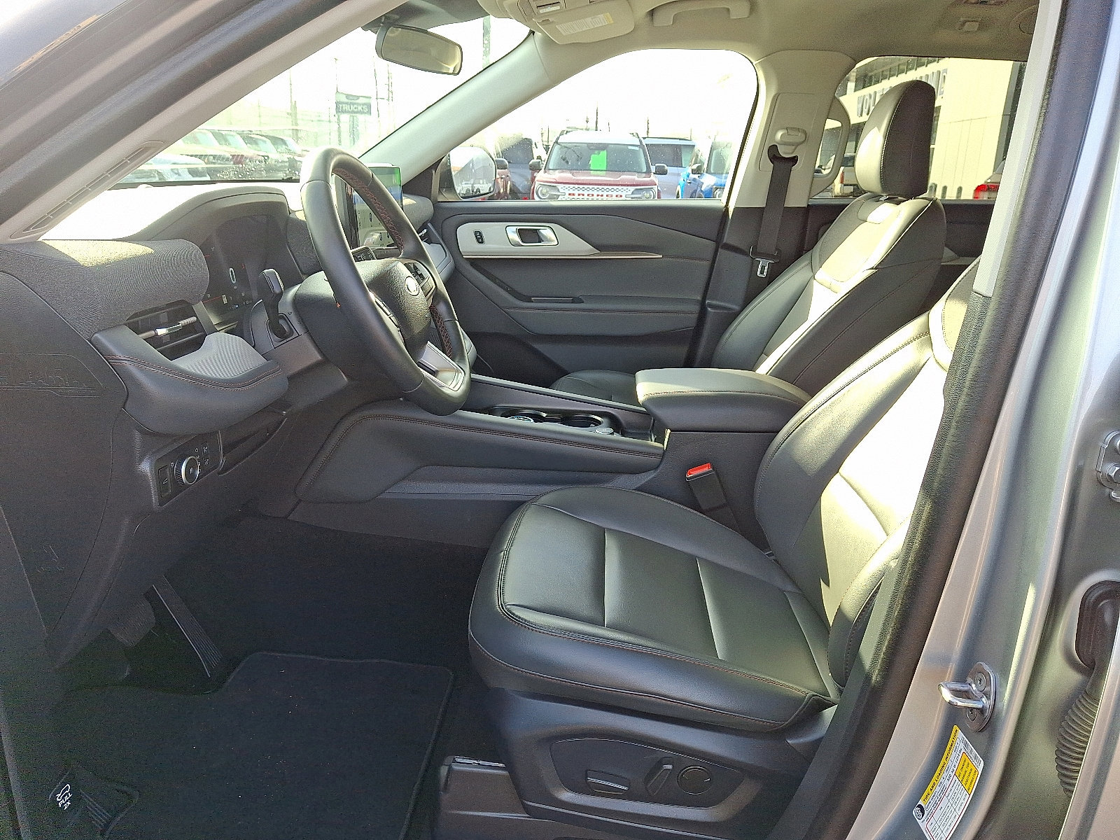 Certified 2025 Ford Explorer Active w/ Active Comfort Package image 13