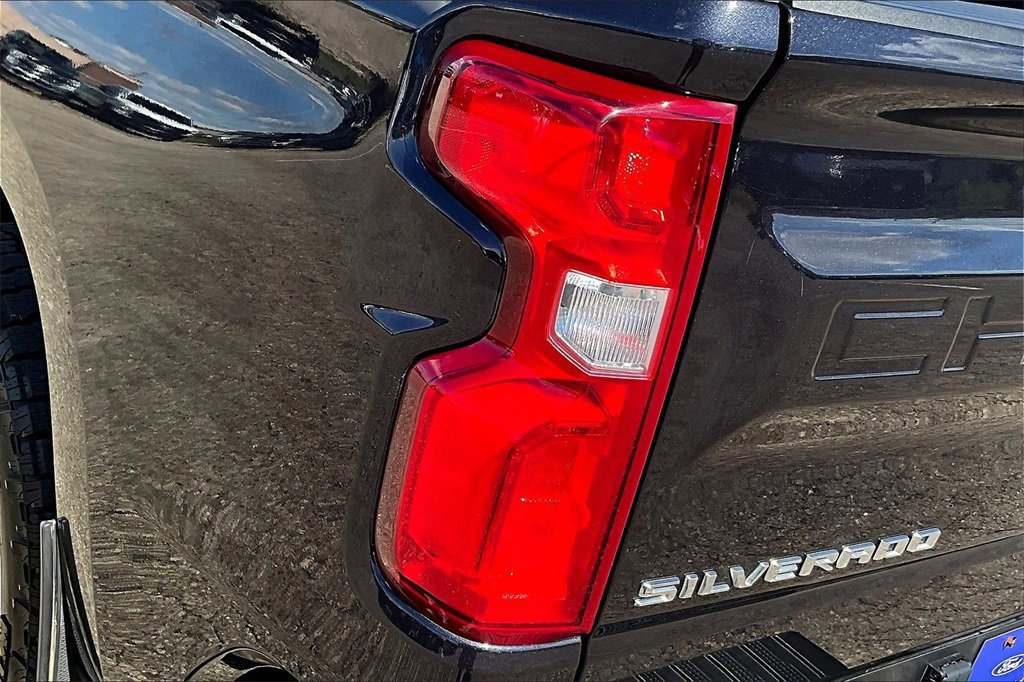 Used 2022 Chevrolet Silverado 1500 LTZ w/ Z71 Off-Road Package image 31