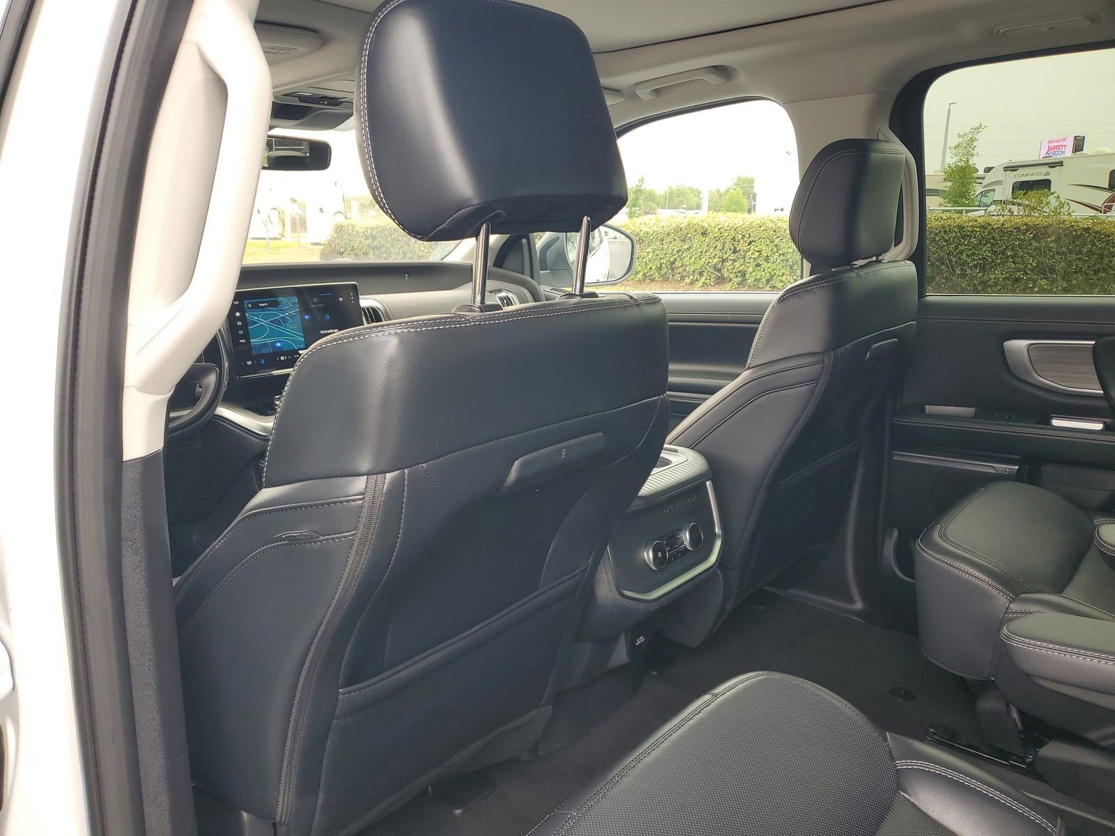 Certified 2025 Ford Expedition Platinum image 11