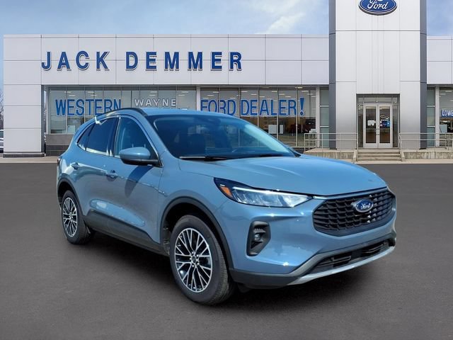 Certified 2025 Ford Escape SE FWD image 1