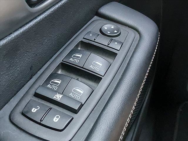 Used 2025 Chrysler Pacifica Select FWD image 25