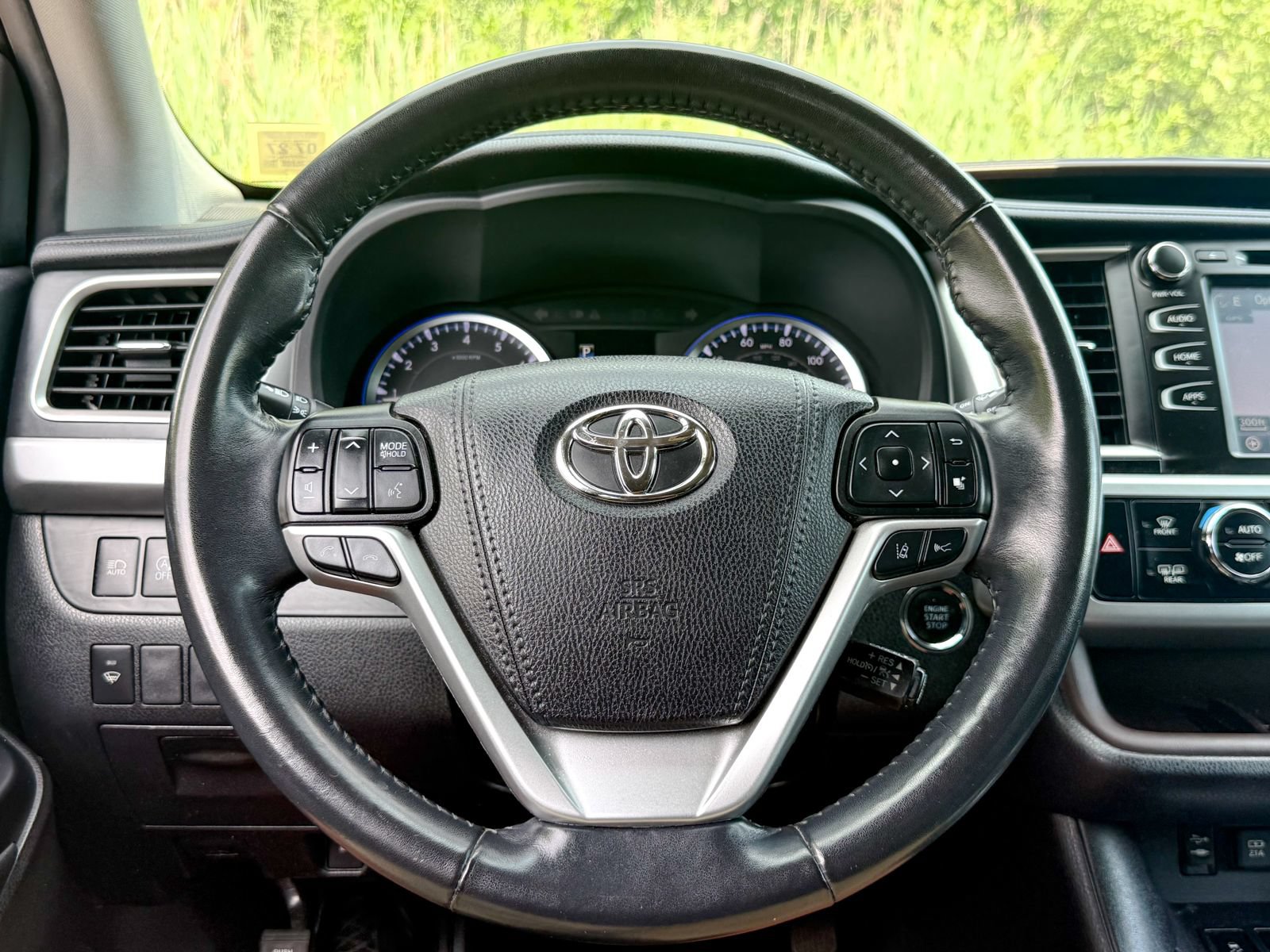 Used 2019 Toyota Highlander XLE AWD/4WD image 34