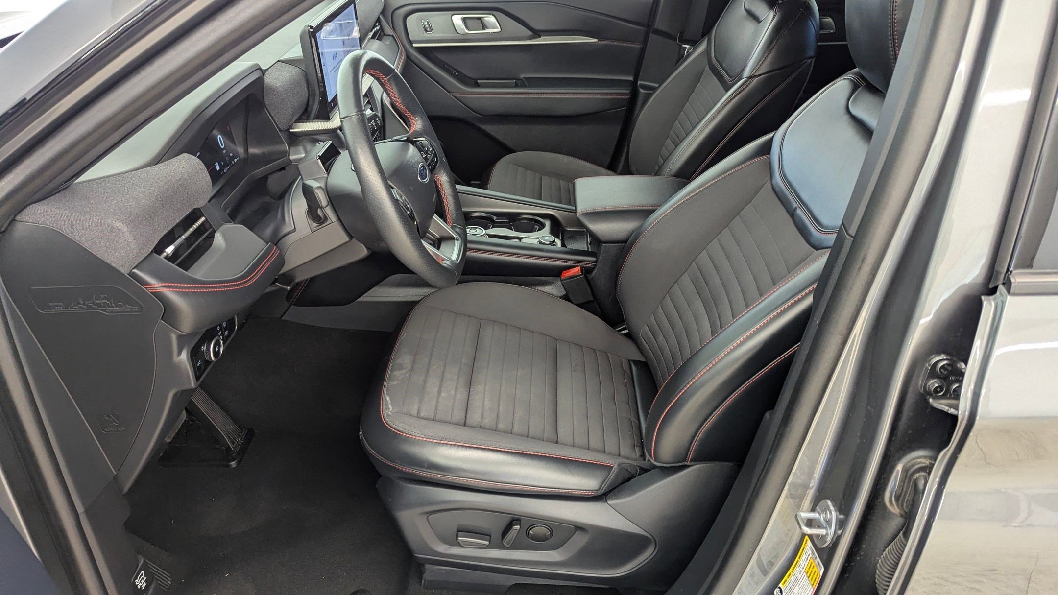 Certified 2025 Ford Explorer ST-Line w/ ST-Line Street Pack image 24