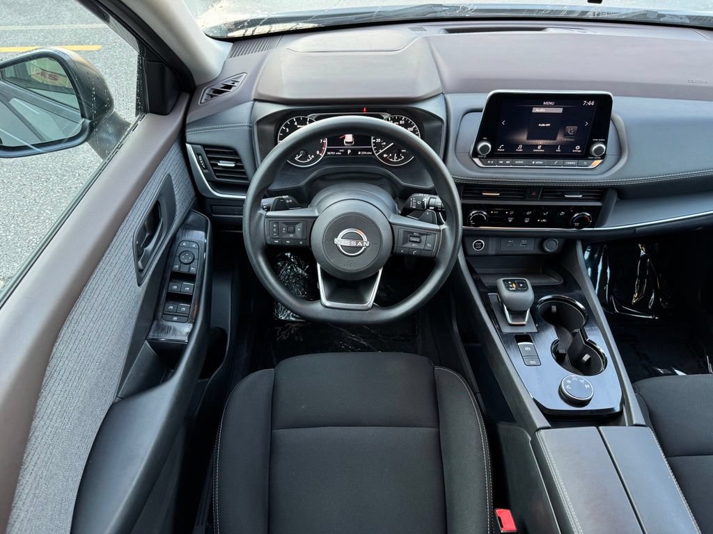 Used 2023 Nissan Rogue S AWD/4WD image 9