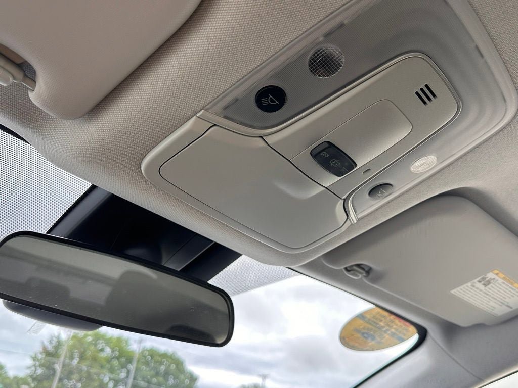 Used 2018 Toyota Prius Three FWD image 37