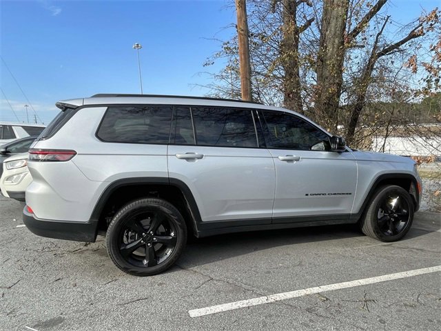 Used 2024 Jeep Grand Cherokee L Limited w/ Black Appearance Package image 8