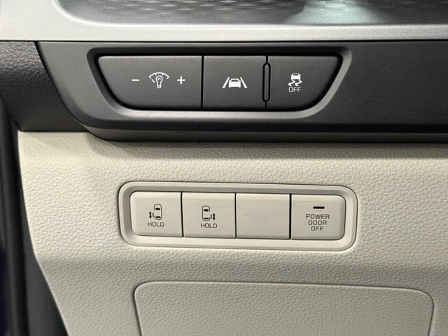 Used 2023 Kia Carnival LX FWD image 15