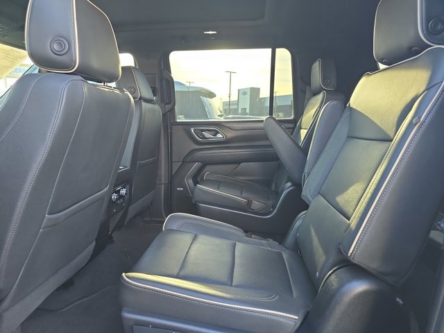 Used 2023 GMC Yukon XL SLT w/ SLT Luxury Package image 12
