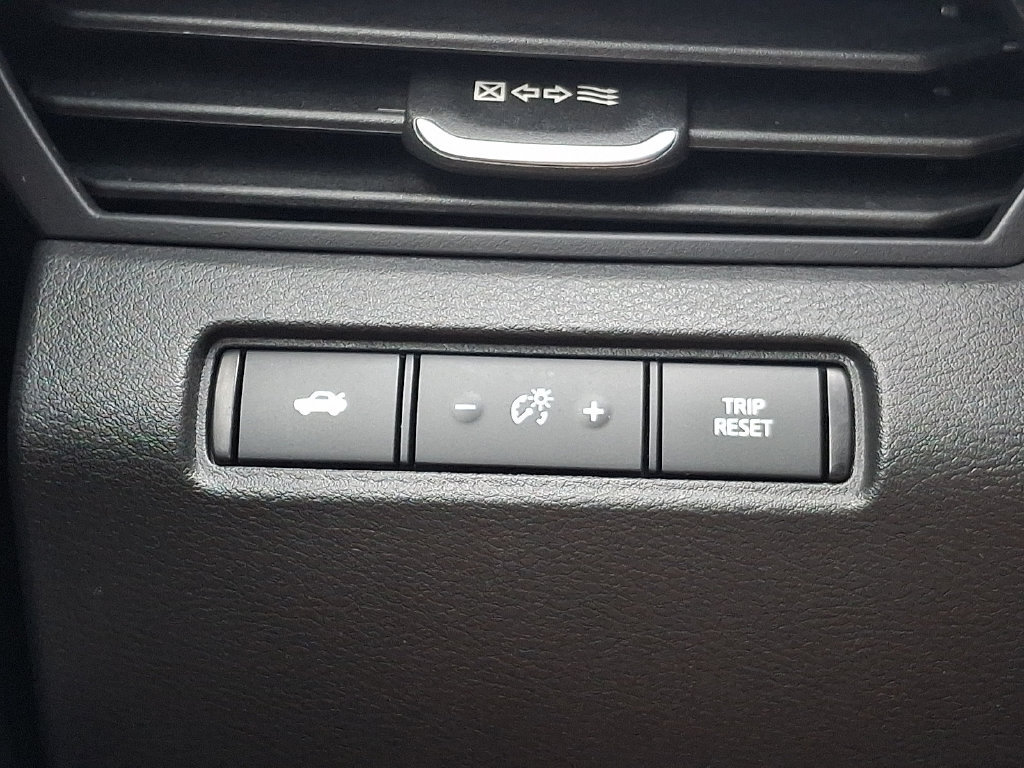 Used 2025 Nissan Altima 2.5 SR FWD image 25