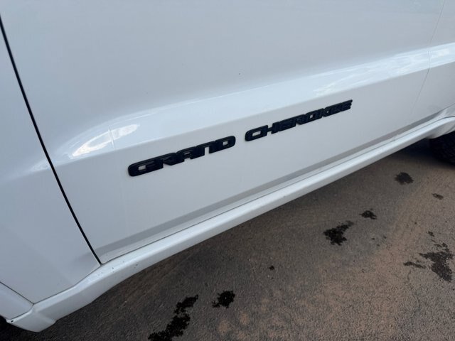 Used 2020 Jeep Grand Cherokee Altitude RWD image 24
