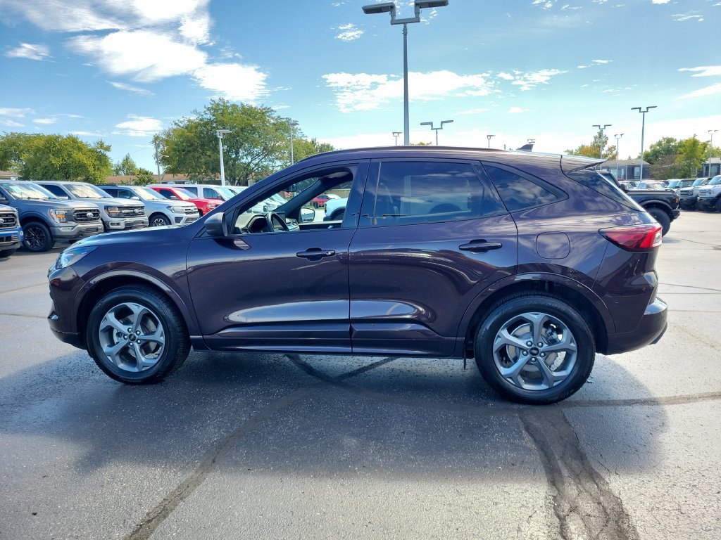 Certified 2023 Ford Escape ST-Line w/ Tech Pack #1 AWD/4WD image 7