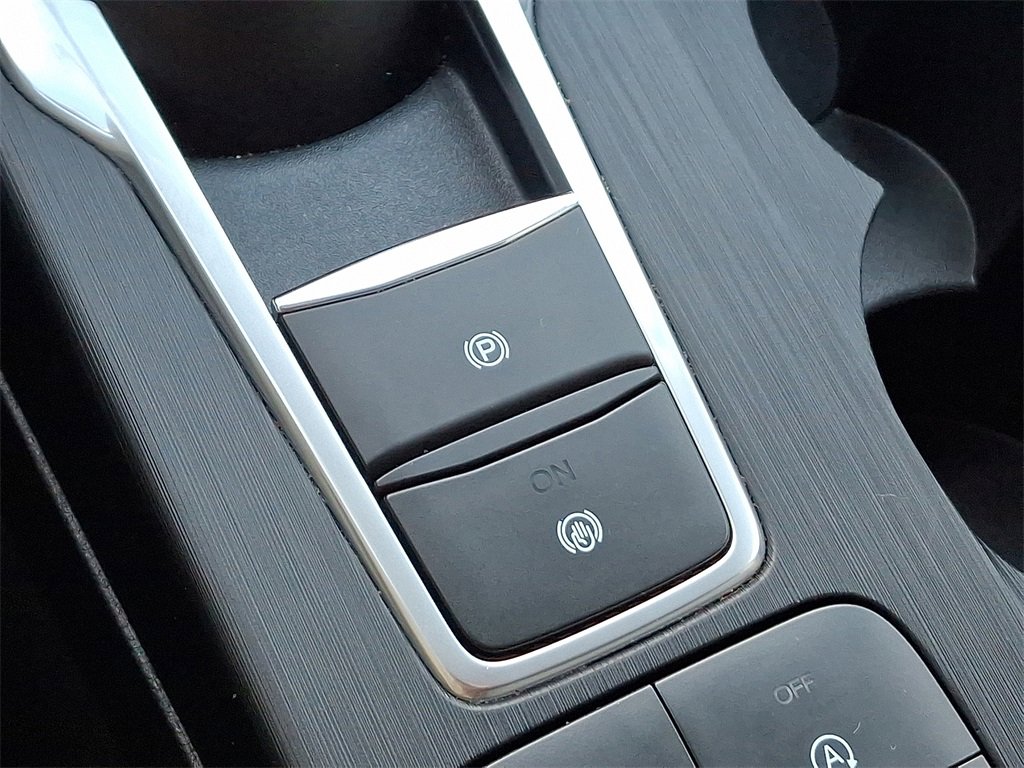 Certified 2022 Ford Escape SE w/ SE Sport Appearance Package image 24