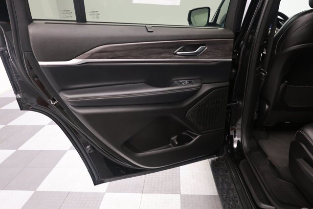 Used 2024 Jeep Grand Cherokee L Limited w/ Luxury Tech Group II AWD/4WD image 27