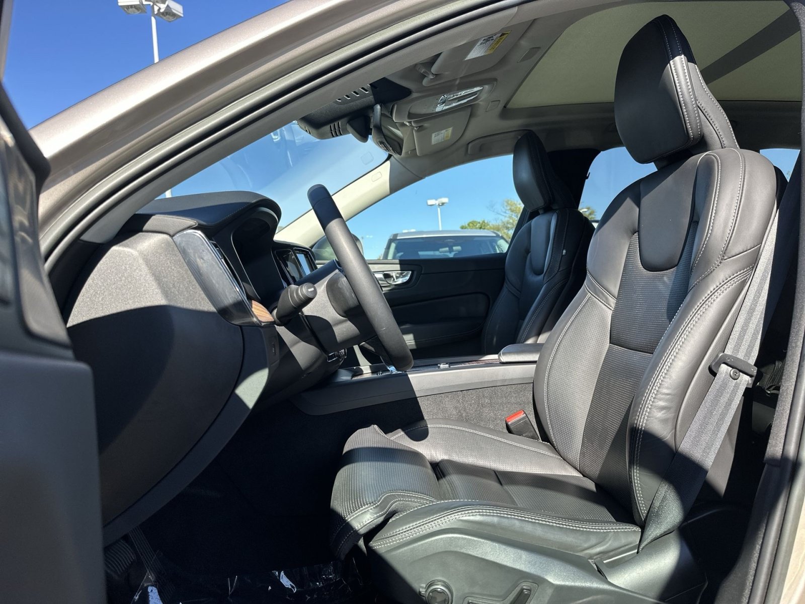 Used 2023 Volvo XC60 B5 Ultimate w/ Climate Package AWD/4WD image 14