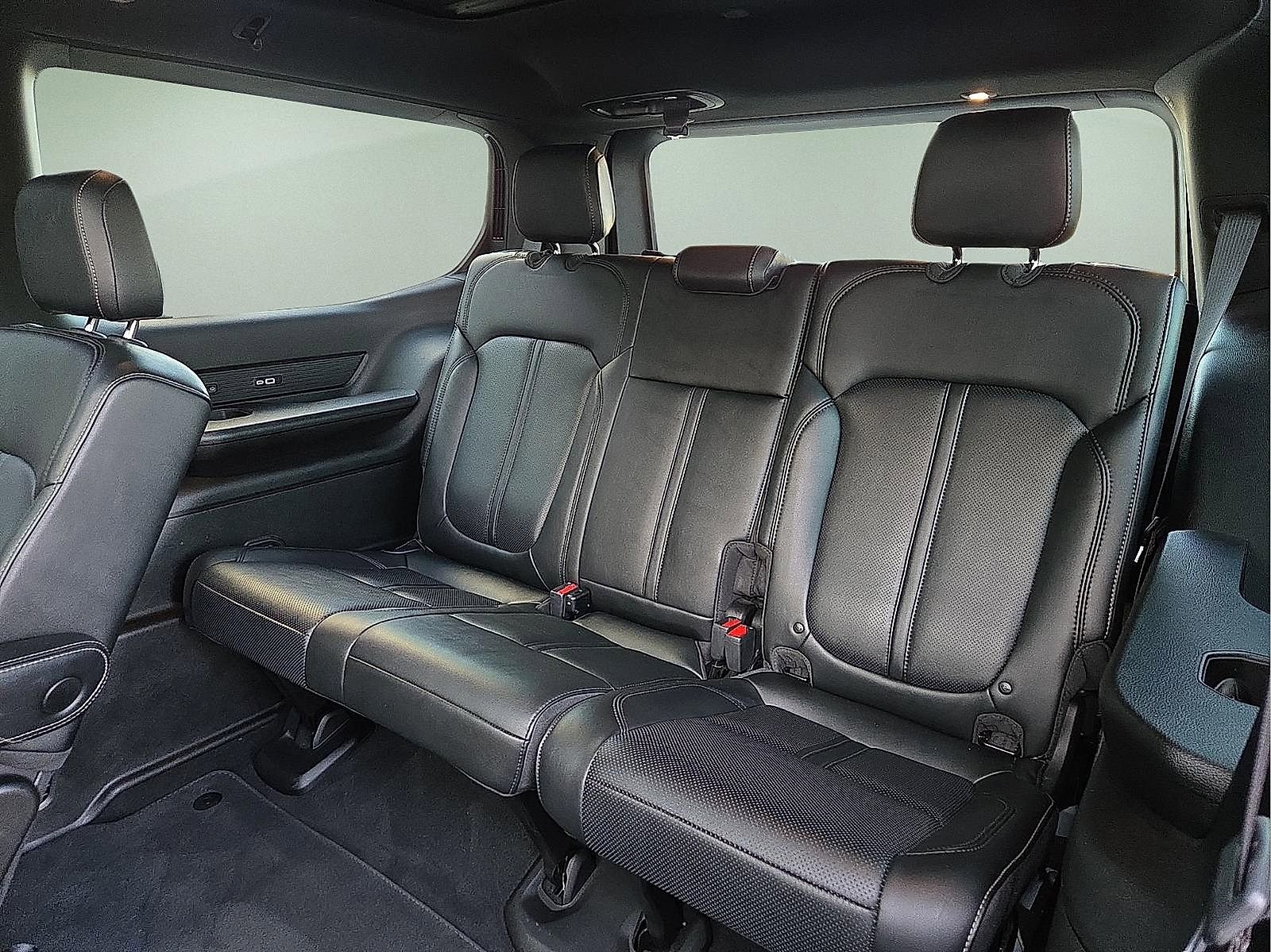 Used 2024 Jeep Wagoneer Series II AWD/4WD image 10