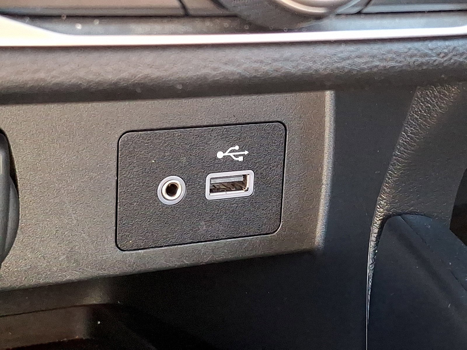 Used 2024 Nissan Versa SV image 23