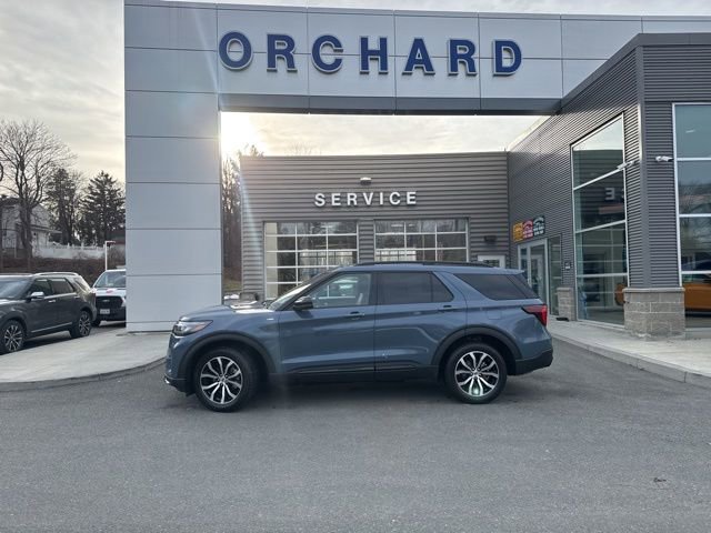 Certified 2025 Ford Explorer ST-Line AWD/4WD image 2