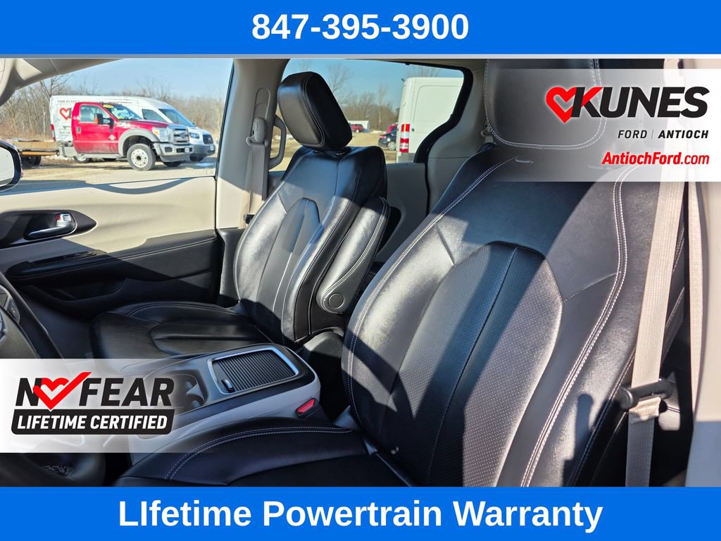 Used 2024 Chrysler Pacifica Touring-L FWD image 17