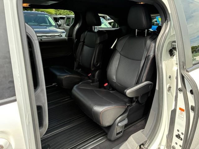 Used 2023 Toyota Sienna XSE w/ XSE Plus Package AWD/4WD image 11