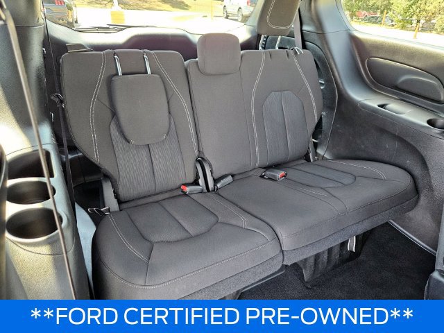 Used 2023 Chrysler Pacifica Touring FWD image 15