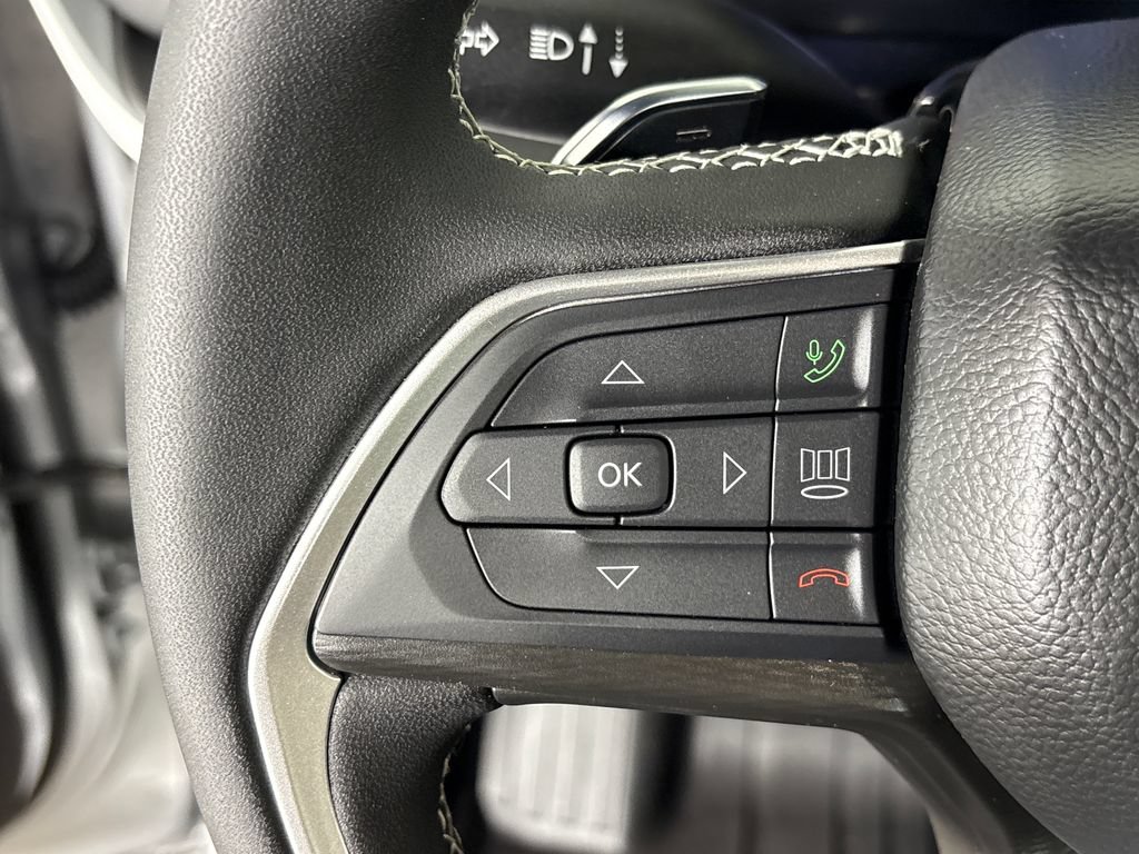 Used 2025 Jeep Grand Cherokee L Laredo RWD image 18