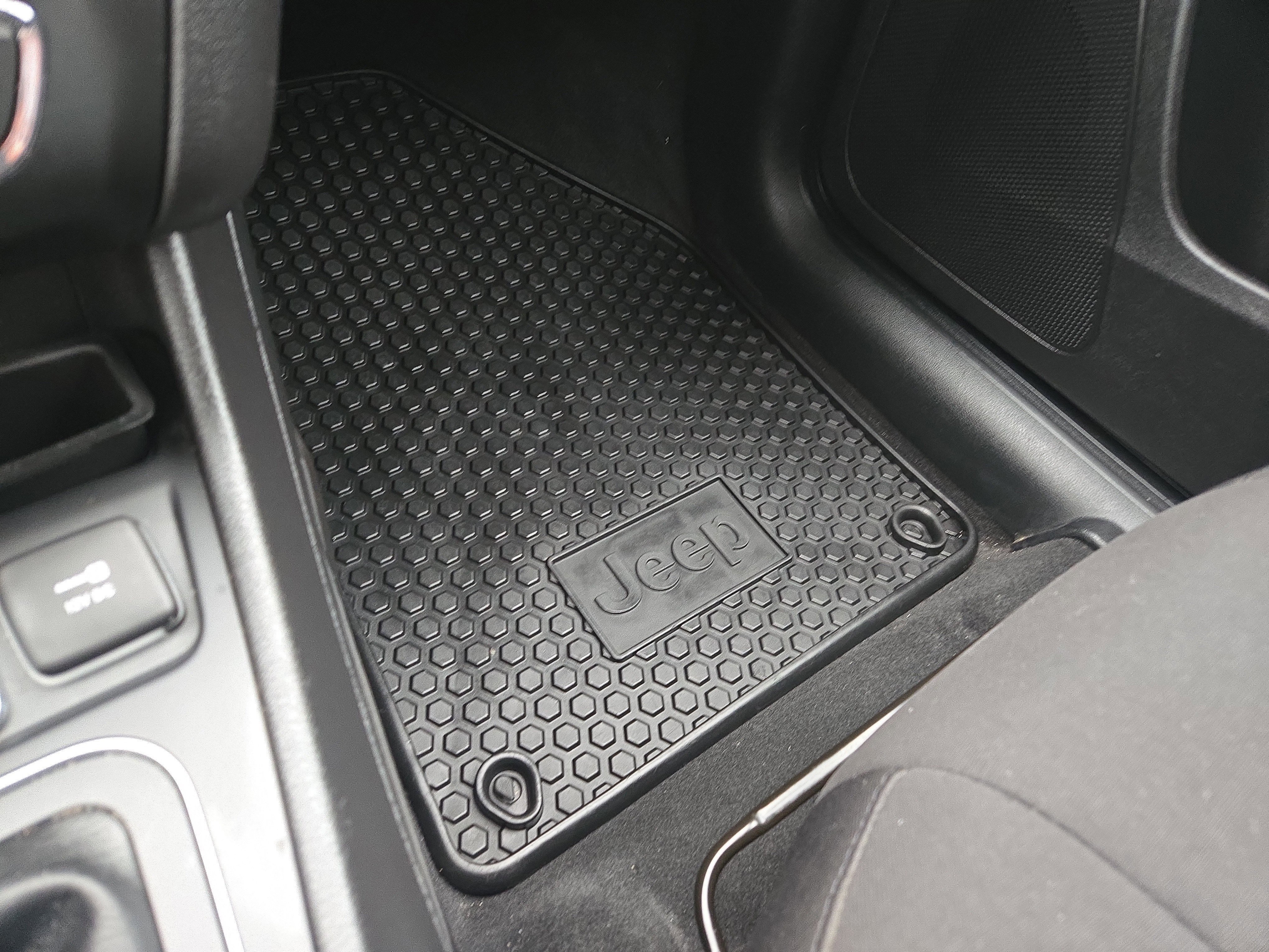 Used 2020 Jeep Cherokee Latitude w/ Cold Weather Group image 31