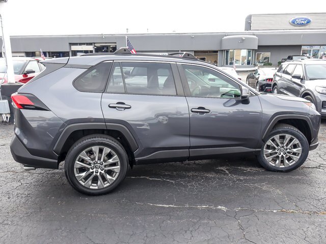 Used 2019 Toyota RAV4 XLE Premium w/ Cold Weather Package AWD/4WD image 9