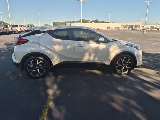 Used 2020 Toyota C-HR XLE FWD image 3