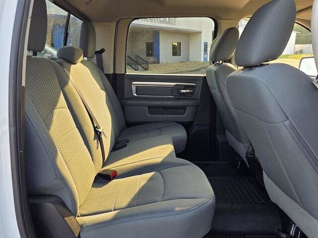 Used 2019 RAM 1500 Classic SLT AWD/4WD image 30