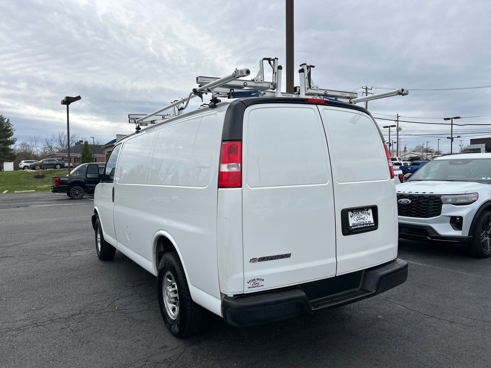 Used 2021 Chevrolet Express 2500 w/ Driver Convenience Package image 5