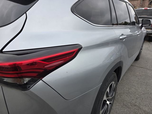 Used 2022 Toyota Highlander XLE FWD image 8