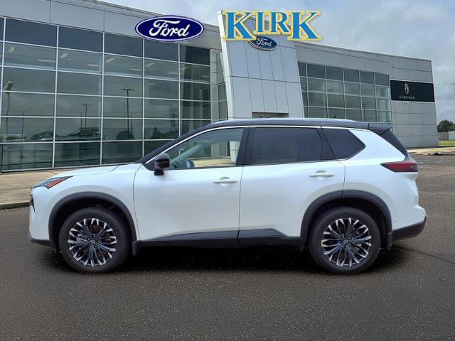 Used 2025 Nissan Rogue SL w/ Tech Package FWD image 2