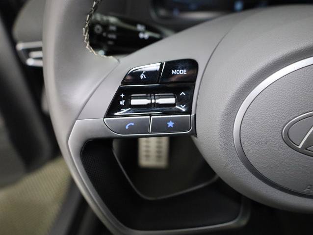Used 2025 Hyundai Elantra Sport FWD image 14