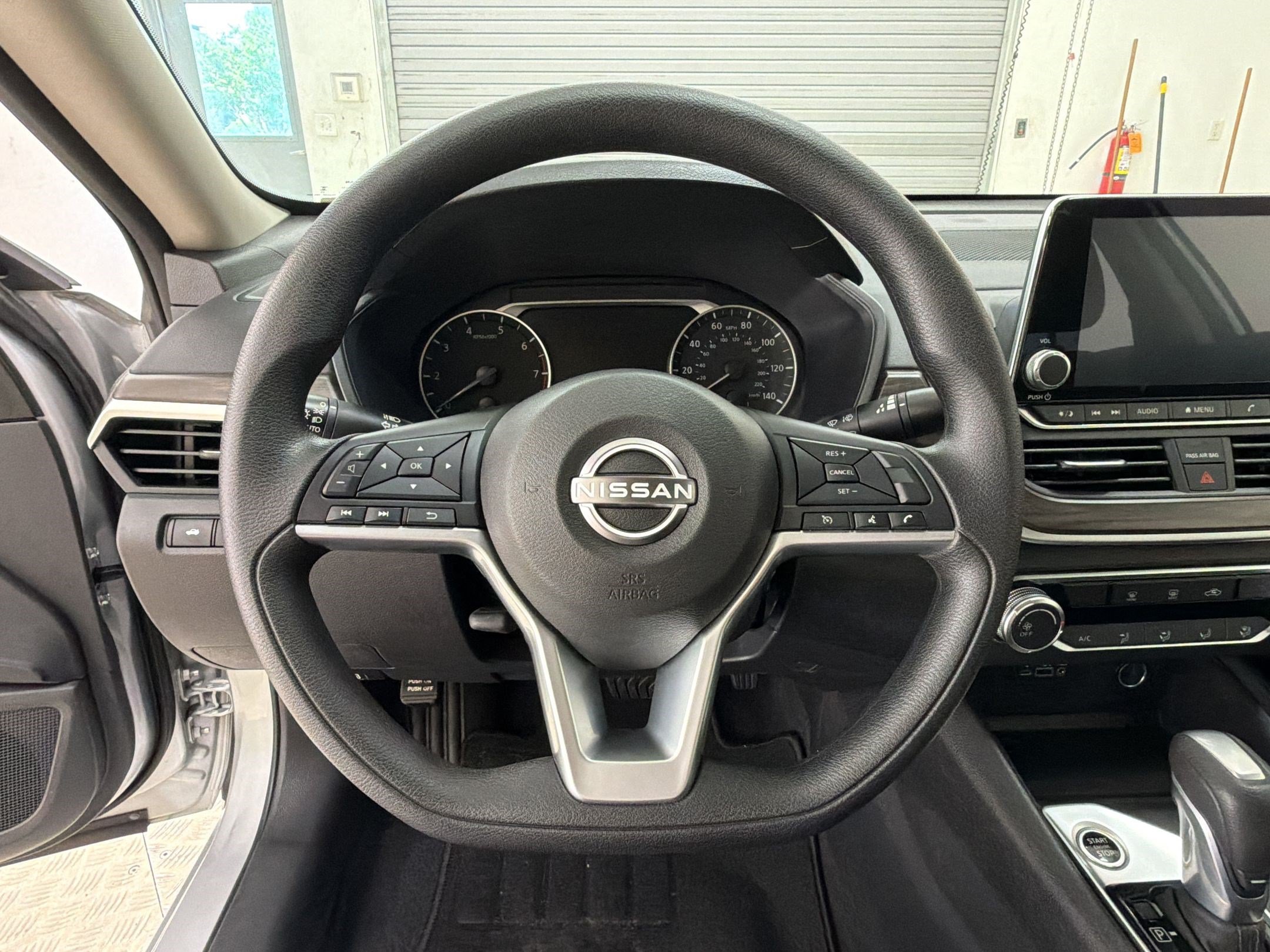 Used 2025 Nissan Altima 2.5 SV FWD image 29