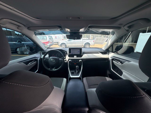 Used 2025 Toyota RAV4 XLE w/ Convenience Package FWD image 24