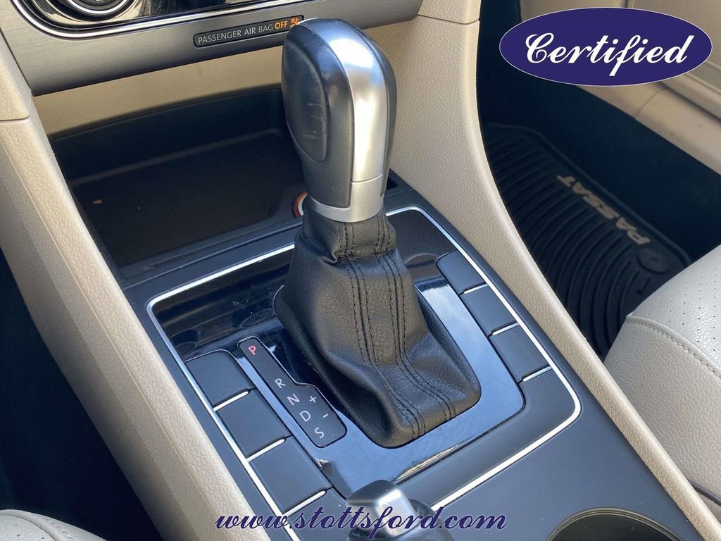 Used 2018 Volkswagen Passat 2.0T R-Line w/ R-Line Lighting Package FWD image 26