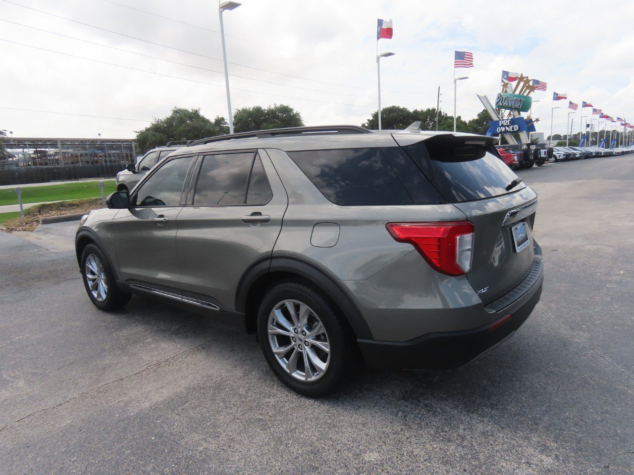 Certified 2020 Ford Explorer XLT w/ Equipment Group 202A RWD image 17