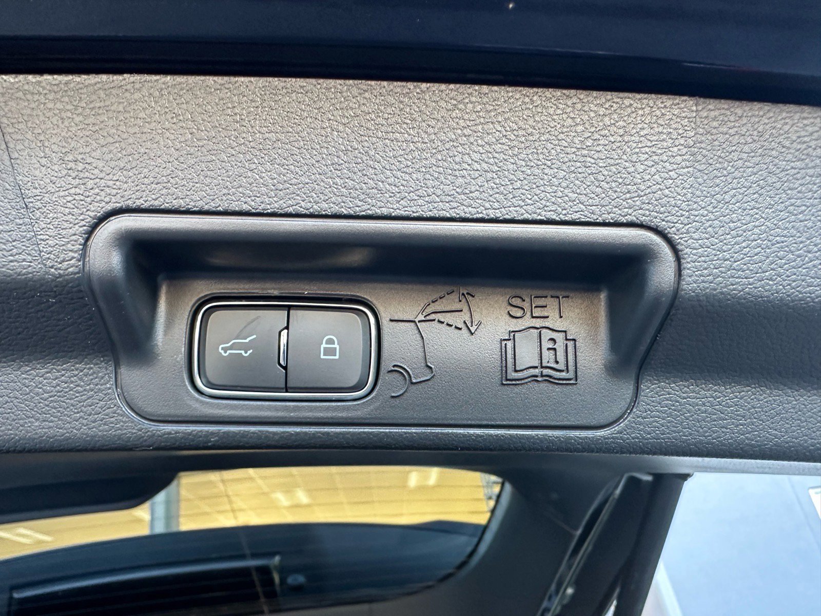 Certified 2025 Ford Explorer Platinum w/ LUX Leather Package image 30