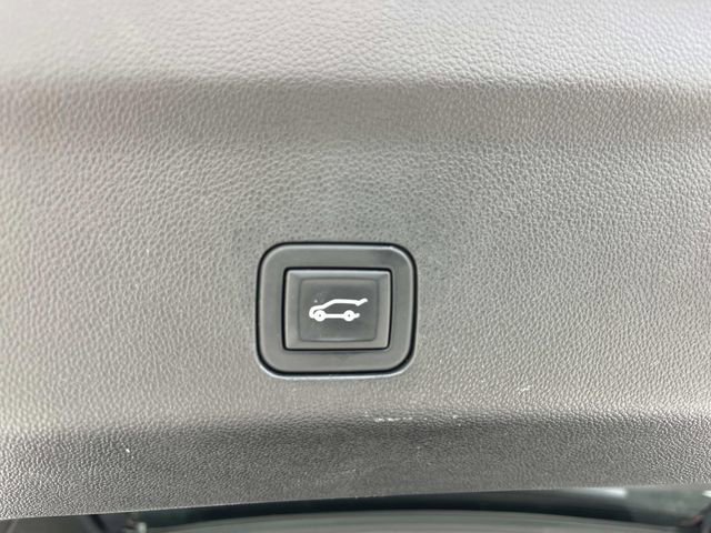 Used 2024 GMC Yukon SLT image 13